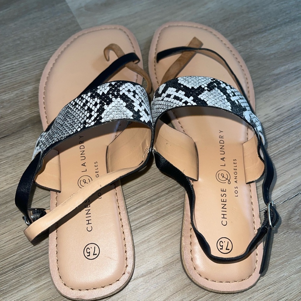 Chinese Laundry Snakeskin Black Sandals - Picture 2 of 3